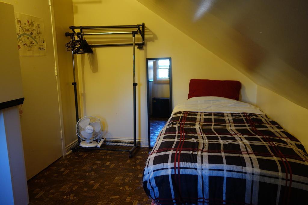 Spadina 11 Guesthouse Toronto Szoba fotó