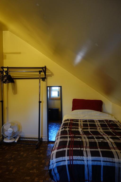 Spadina 11 Guesthouse Toronto Szoba fotó