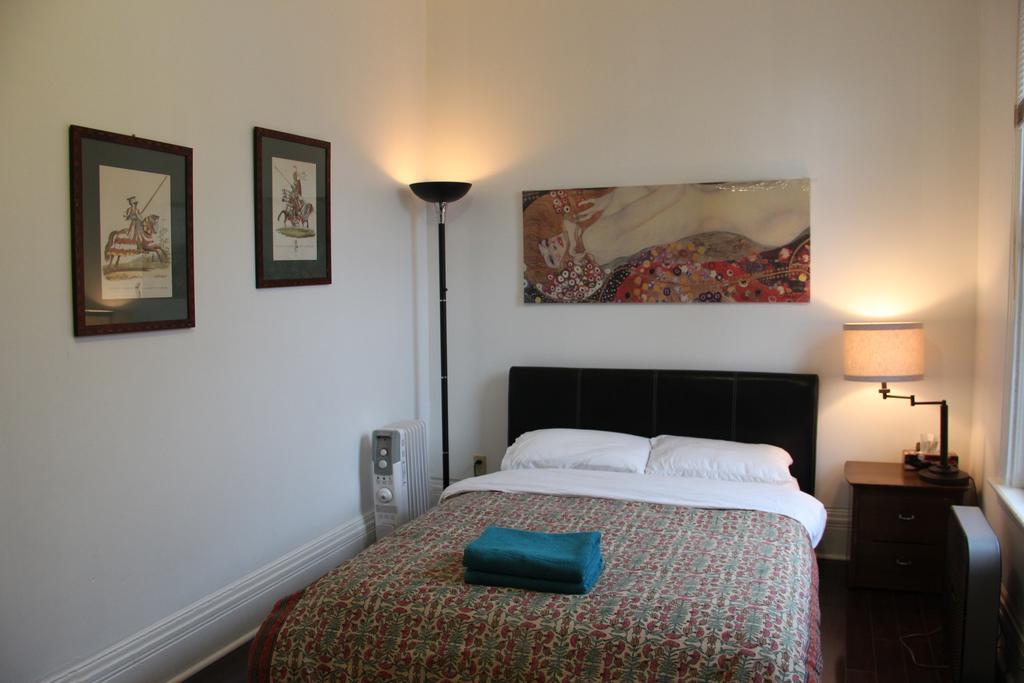 Spadina 11 Guesthouse Toronto Szoba fotó