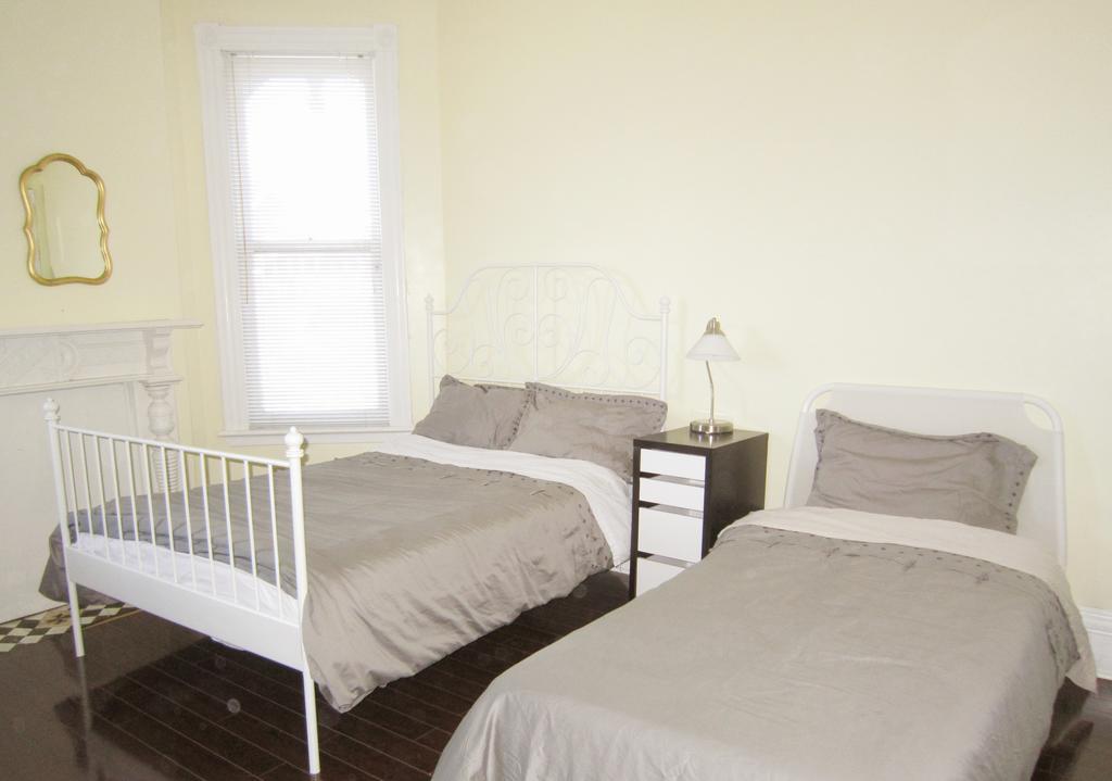 Spadina 11 Guesthouse Toronto Kültér fotó